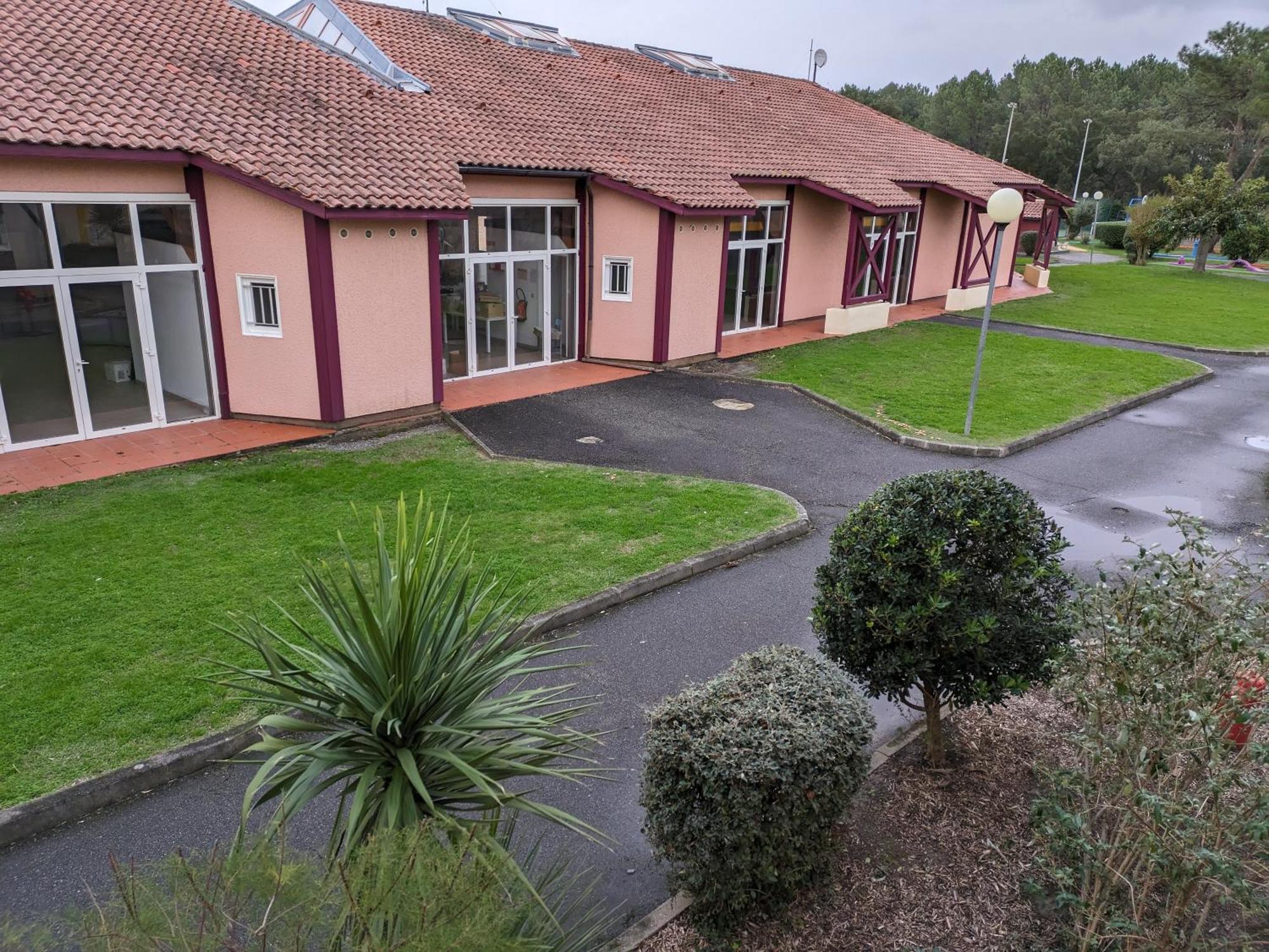 Residence Mes Amours D'Enfants - Les Villas Du Lac Сустон Екстериор снимка